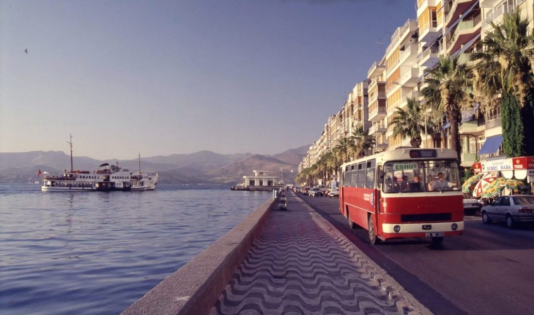 İzmir Büyükşehir Belediyesi, fotoğraf sanatçısı Yusuf Tuvi’nin yarım asırlık İzmir