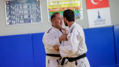 İzmir Büyükşehir Belediyesi Spor Kulübü'nün görme engelli milli judocusu Gökhan