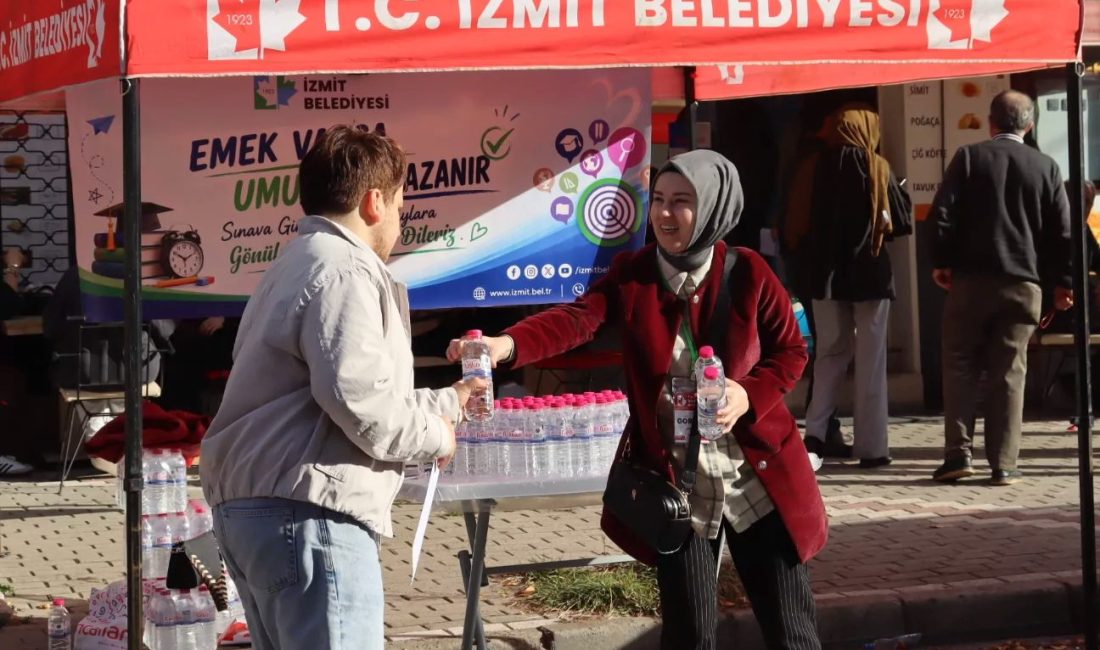 İzmit Belediyesi, KPSS için kent genelindeki sınav merkezlerinde stant açarak