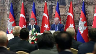 Cumhurbaşkanı Recep Tayyip Erdoğan, Kamboçya Başbakanı Hun Manet ile düzenlenen
