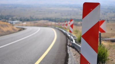 Kayseri Büyükşehir Belediyesi, kış mevsimi öncesinde kırsal mahallelerde ulaşım güvenliğini