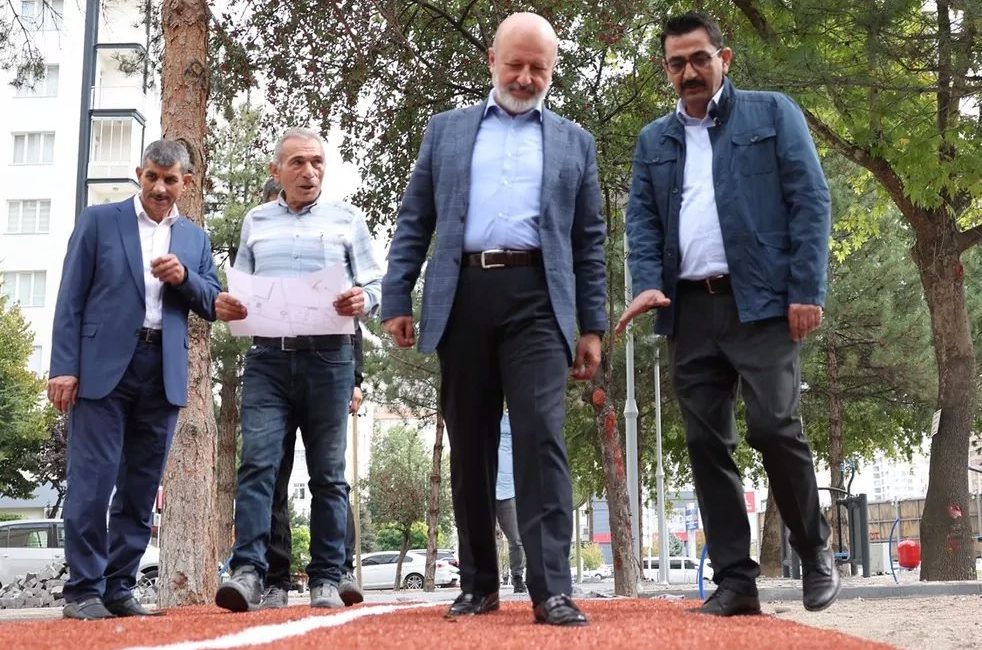 Kayseri Kocasinan Belediyesi, ilçenin yıllardır vatandaşlara hizmet veren parklarını günün