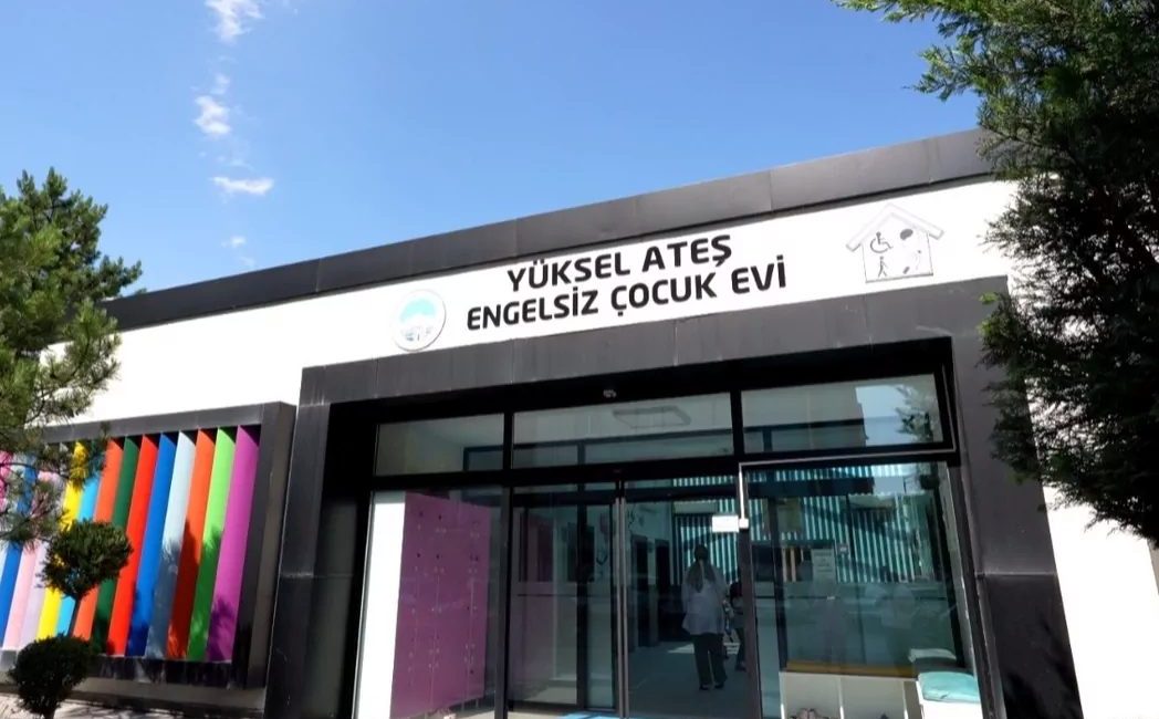 Kayseri Büyükşehir Belediyesi bünyesinde hizmet veren Yüksel Ateş Engelsiz Çocuk