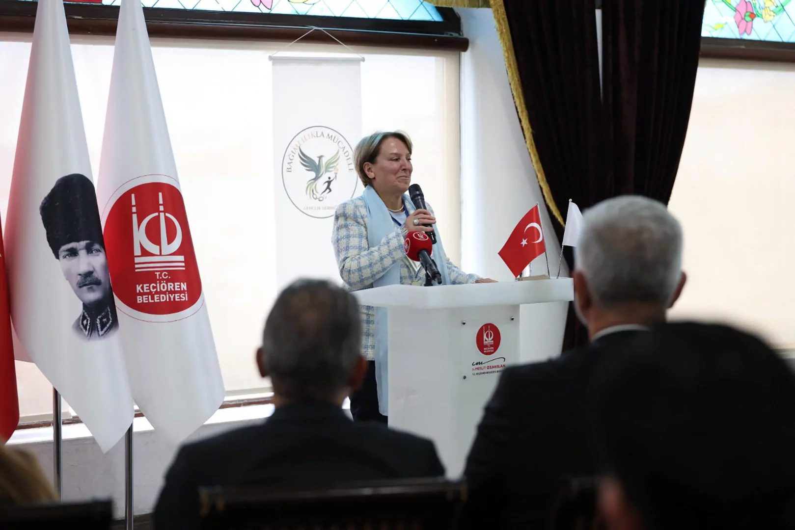 Ankara'da Keçiören Belediyesi ile Bağımlılıkla Mücadele Gençlik Derneğinin düzenlediği çalıştayda