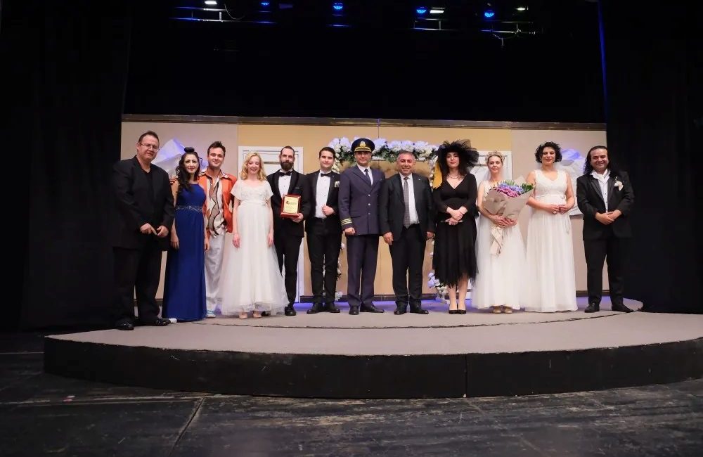 Eskişehir Büyükşehir Belediyesi Şehir Tiyatroları, beğenilen oyunu “Kendime Kıyamam” ile