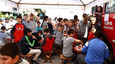 Efes Selçuk Belediyesi’nin öğrencilerin sağlıklı, güvenilir ve uygun fiyatlı yemeğe