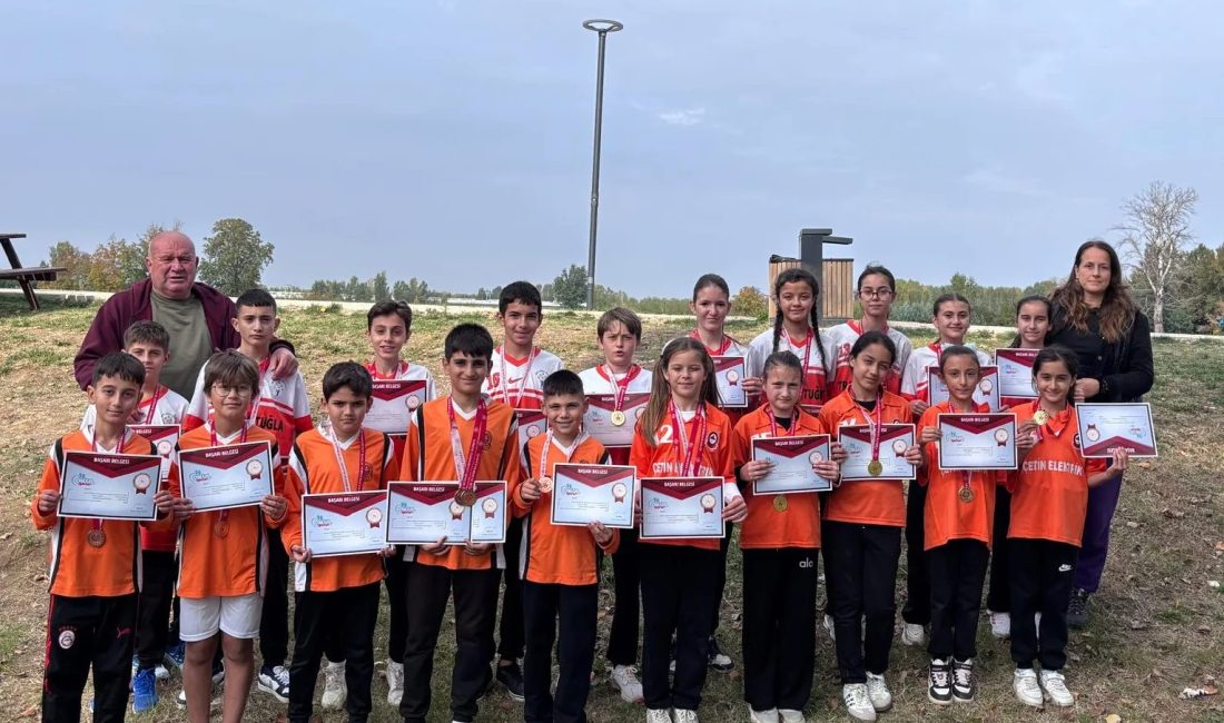 Keşan’ın gururu Rasim Ergene Okulları, spordaki büyük başarılarına bir yenisini