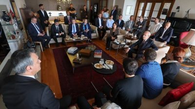 CHP Genel Başkanı Kemal Kılıçdaroğlu, Mersin’de CHP İl Başkanlığı’nı ziyaret