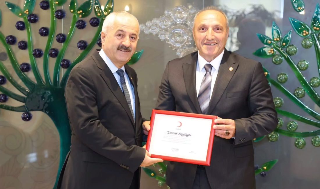 Türk Kızılayı Gebze Şubesi tarafından Beylikbağı bölgesinde gerçekleştirilen kan bağışı