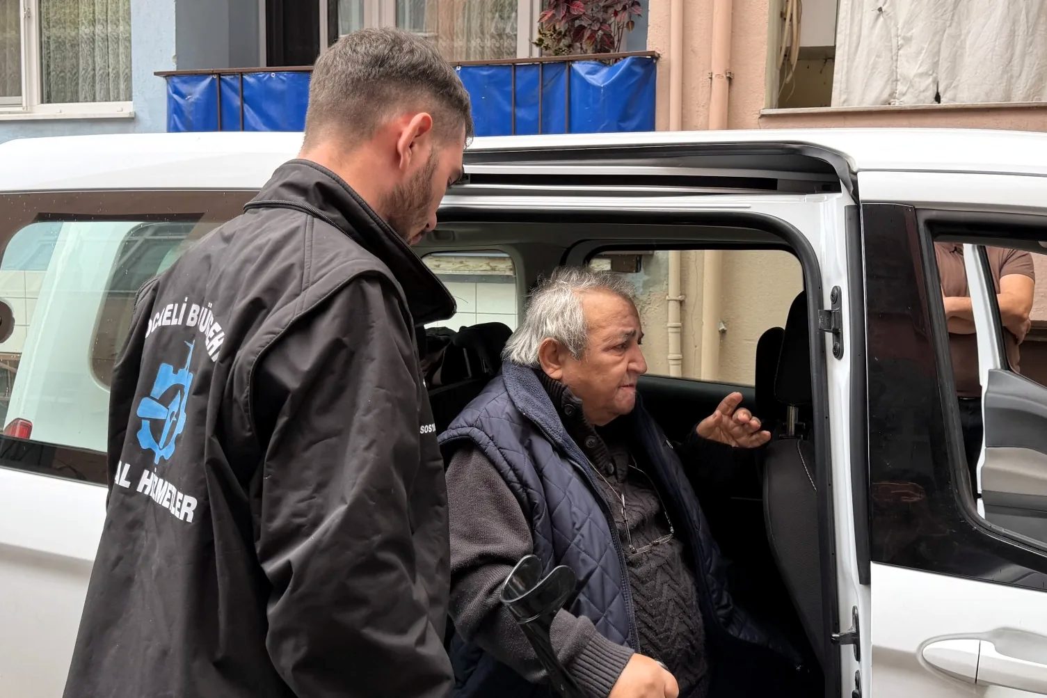 Kocaeli Büyükşehir Belediyesi, yaşlı ve engelli vatandaşların günlük yaşamlarını kolaylaştırmaya