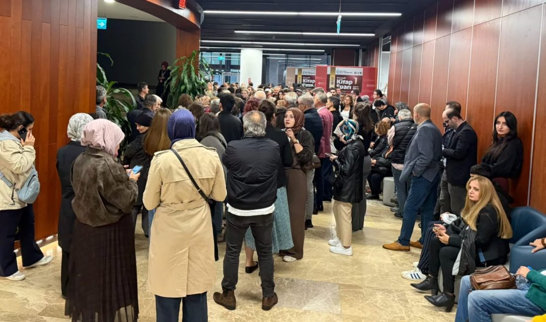 Kocaeli'de 16. Uluslararası Kocaeli Kitap Fuarı’nın açılış törenine katılan protokol