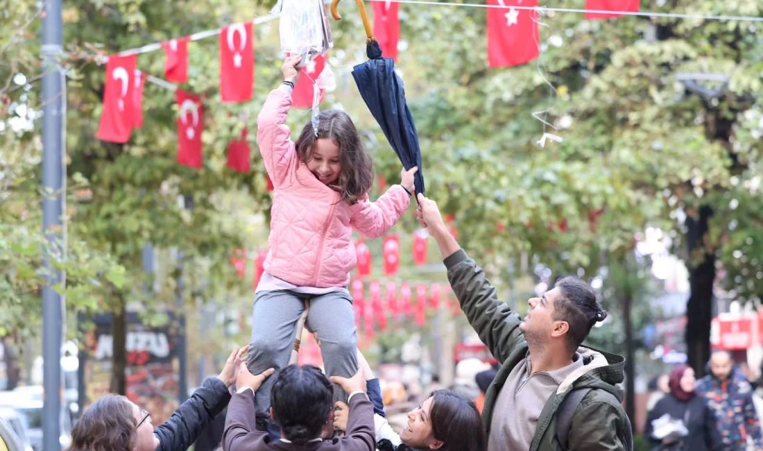 Kocaeli Büyükşehir Belediyesi’nin düzenlediği 16. Kocaeli Kitap Fuarı’nın habercisi "Ağaçlar