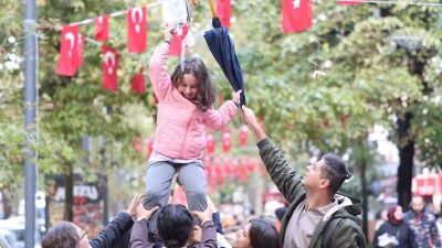 Kocaeli Büyükşehir Belediyesi’nin düzenlediği 16. Kocaeli Kitap Fuarı’nın habercisi "Ağaçlar