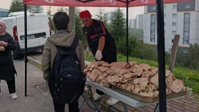 Kocaeli'de İzmit Belediyesi, çocukların sağlıklı beslenme alışkanlıklarını desteklemek amacıyla yürüttüğü