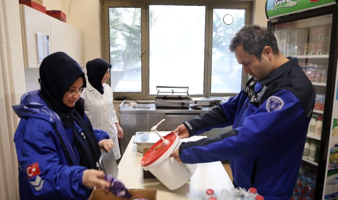 Kocaeli Büyükşehir Belediyesi Zabıta Dairesi Başkanlığı’na bağlı ekipler, öğrencilerin sağlıklı