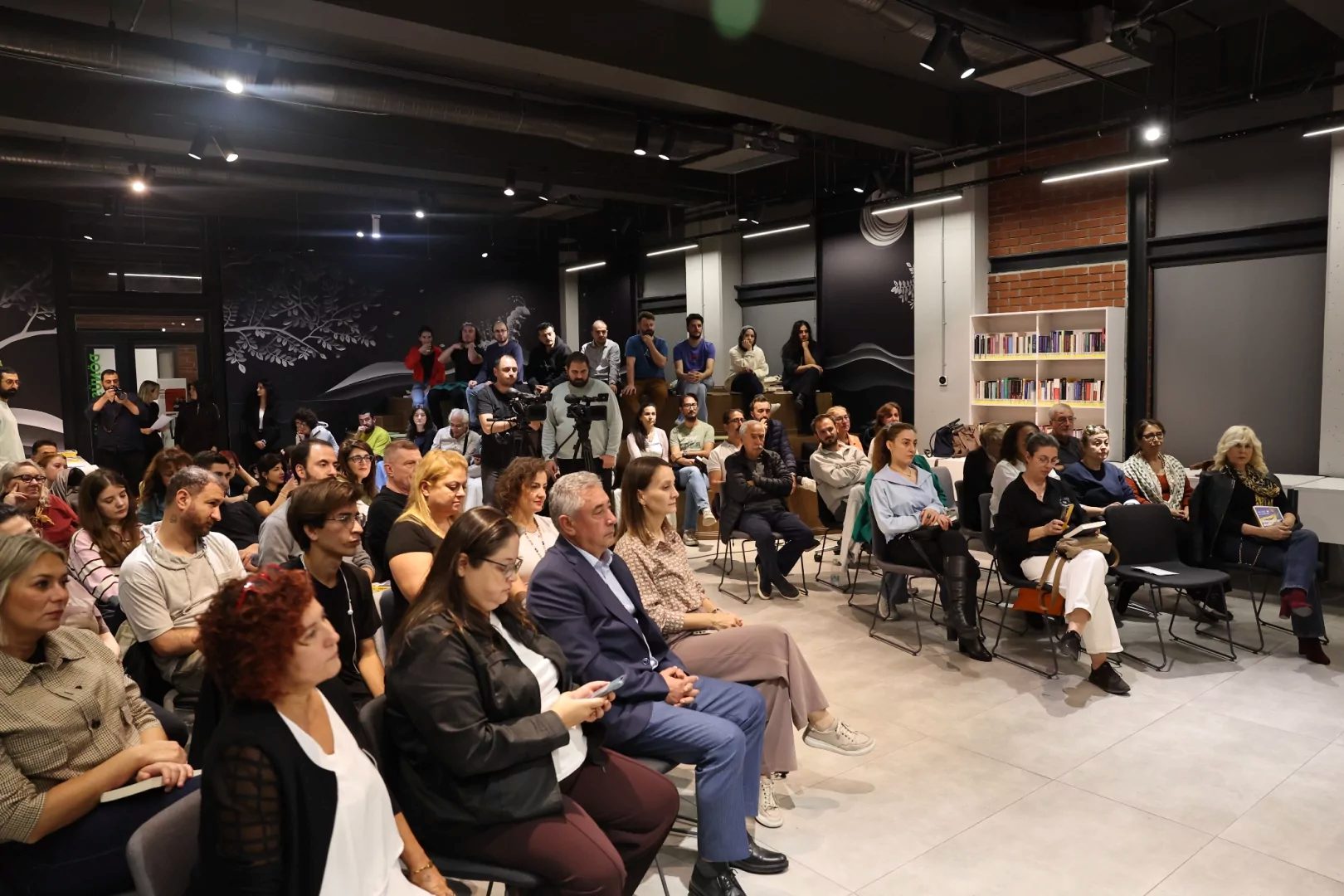 Bursa Nilüfer Belediyesi’nin düzenlediği Koza Buluşmaları’na konuk olan Alper Canıgüz,