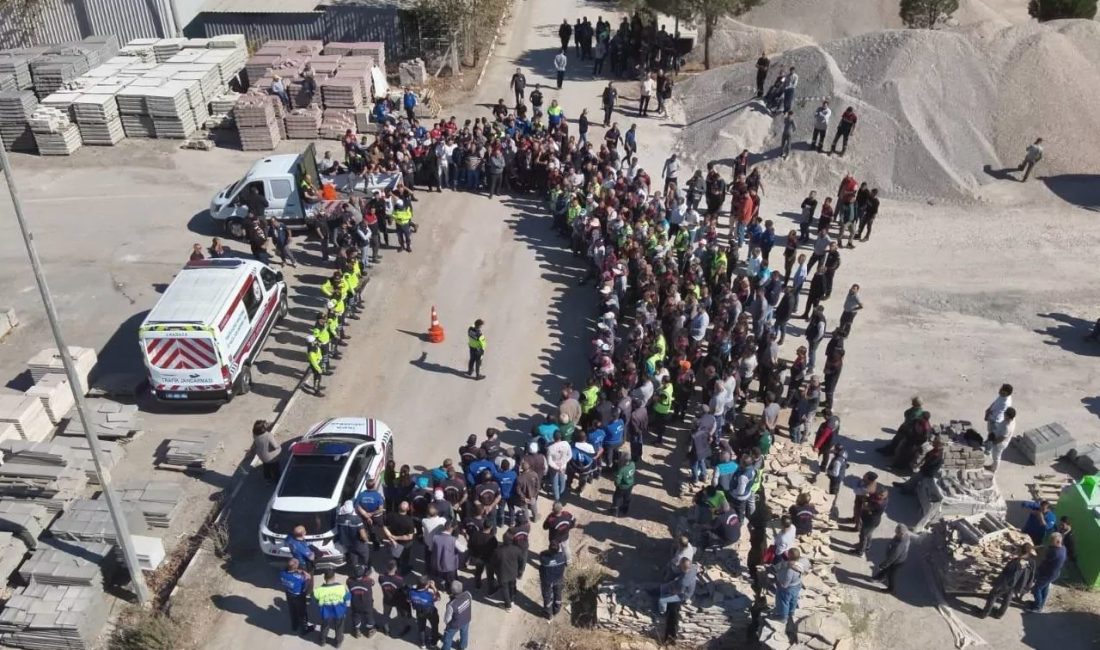 Manisa İl Jandarma Komutanlığı tarafından Manisa Büyükşehir Belediyesi personeline, yol