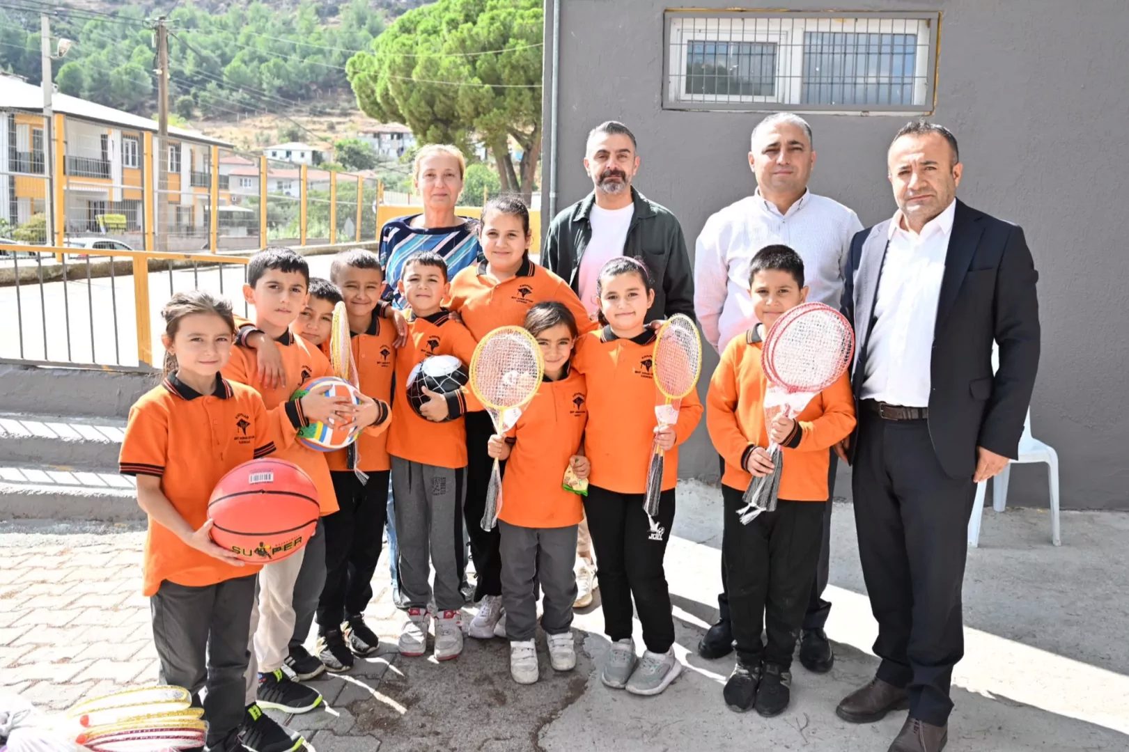 Manisa Büyükşehir Belediyesi, yeni eğitim-öğretim yılının başlamasıyla birlikte çocukların ve