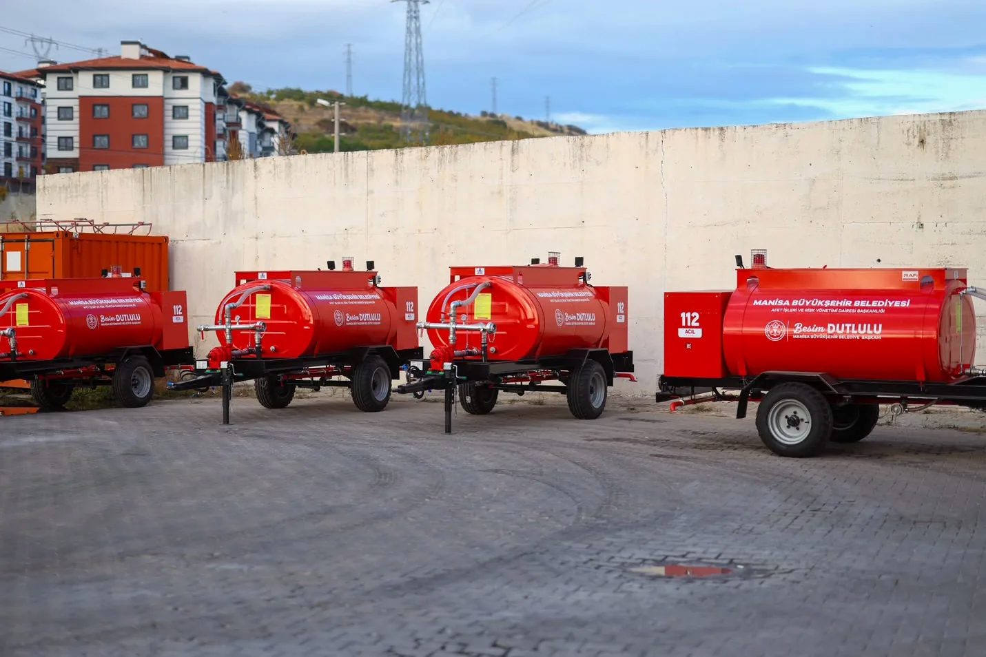 Manisa Büyükşehir Belediye Başkanı Besim Dutlulu, Demirci'de 342 üreticiye tohum