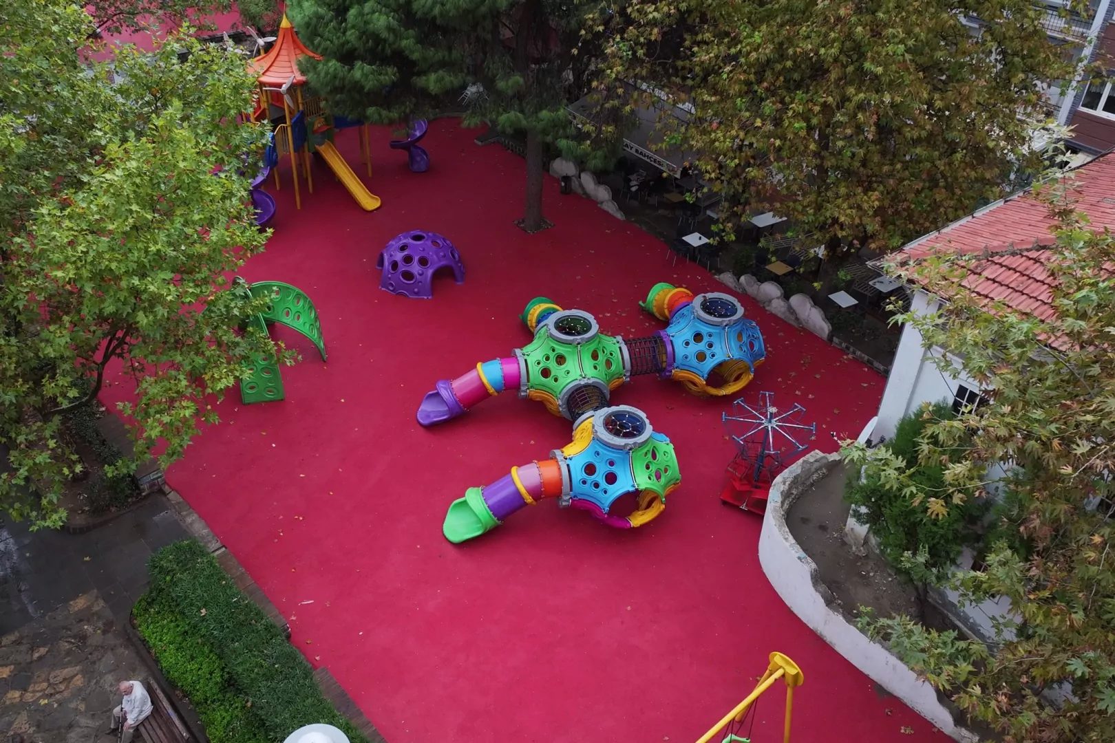 Manisa Büyükşehir Belediyesi, kent genelindeki park, çocuk oyun alanı, yürüyüş