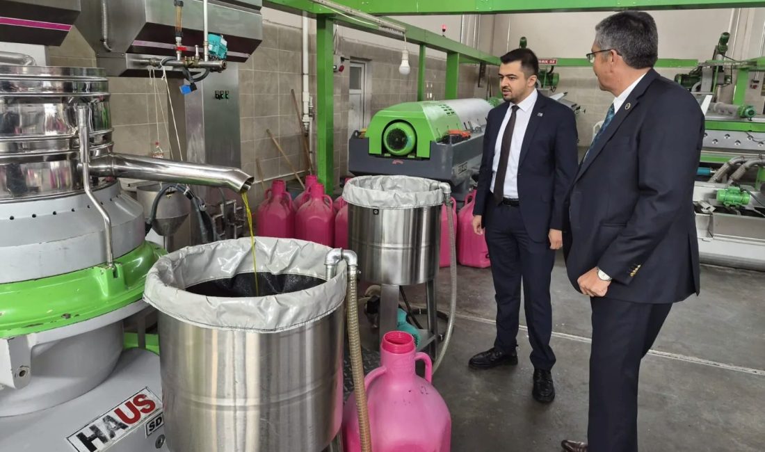 Anahtar Parti Manisa İl Başkanı Şakircan Dinç, Akhisar’ın Zeytinliova Mahallesi’nde
