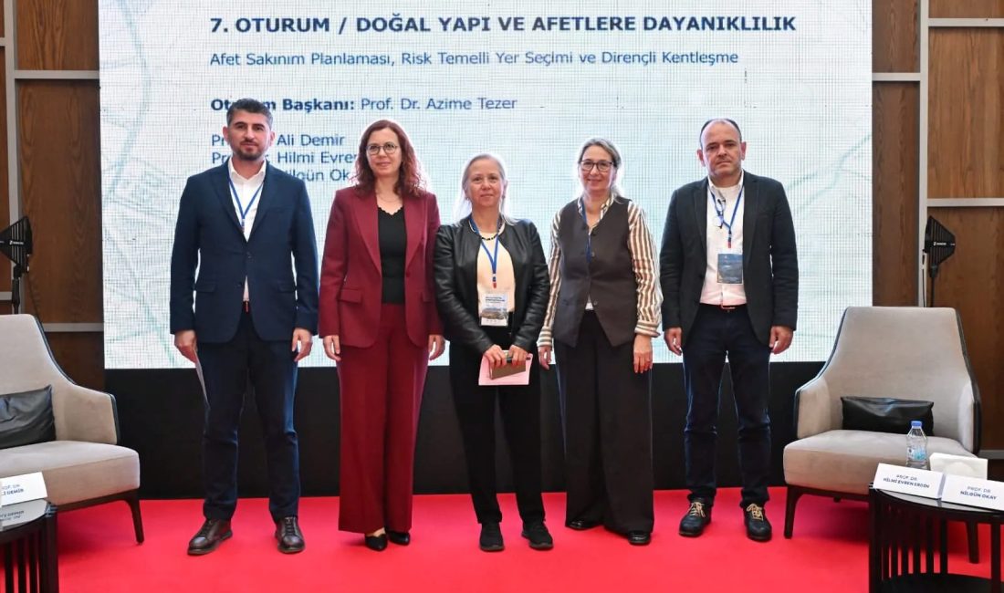 Manisa Büyükşehir Belediyesi tarafından düzenlenen Manisa Merkez Mekânsal Gelecek Sempozyumu’nda,