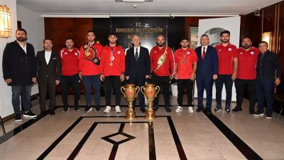 Ankara Büyükşehir Belediye Başkanı Mansur Yavaş, yağlı güreşte önemli dereceler