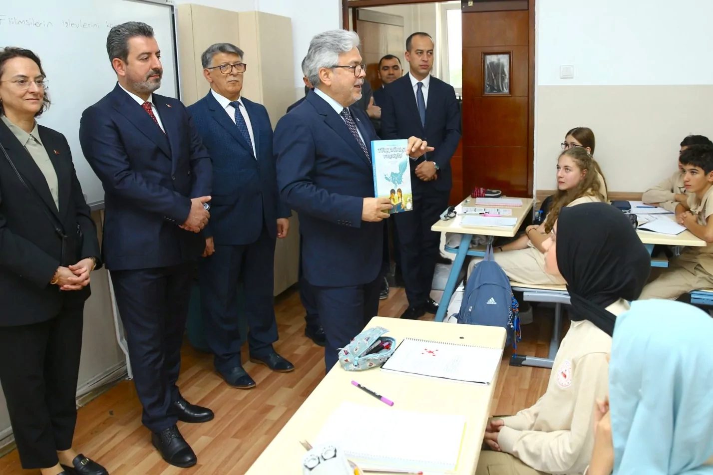 Milli Eğitim Bakanlığı, "Hakan ve Bilge'nin Türk Dünyası Yolculuğu" ile