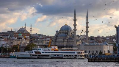 Meteoroloji'nin son tahminlerine göre Türkiye genelinde yağış beklenmezken, hava sıcaklıklarının