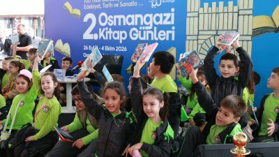 Bursa'da Osmangazi Belediyesi’nin kitapseverleri birbirinden değerli kitap ve yazarlarla buluşturduğu