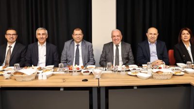 Bursa'da Nilüfer Belediye Başkanı Şadi Özdemir, sanayicilerle bir araya geldiği
