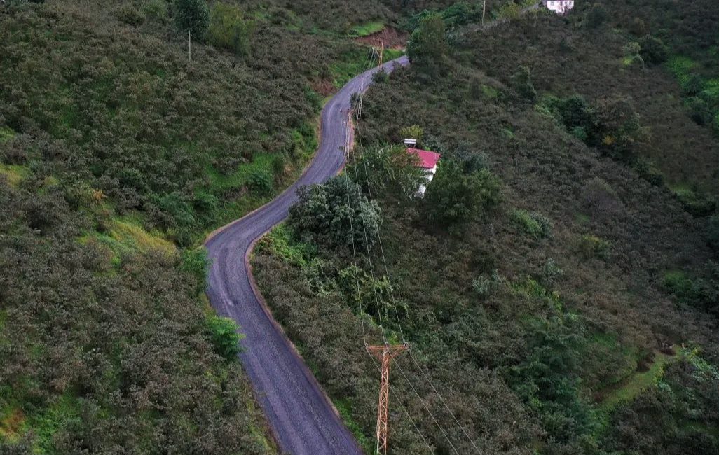 Ordu Büyükşehir Belediyesi Altınordu ilçesi Şenocak Mahallesi’nde 25 yıllık yol