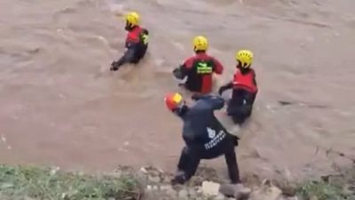 Kocaeli sınırındaki Büyük Dere mevkiinde şiddetli yağışların yol açtığı taşkın