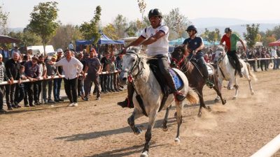 Bursa Büyükşehir Belediyesi’nin ev sahipliğinde düzenlenen Rahvan Binicilik Türkiye Şampiyonası,
