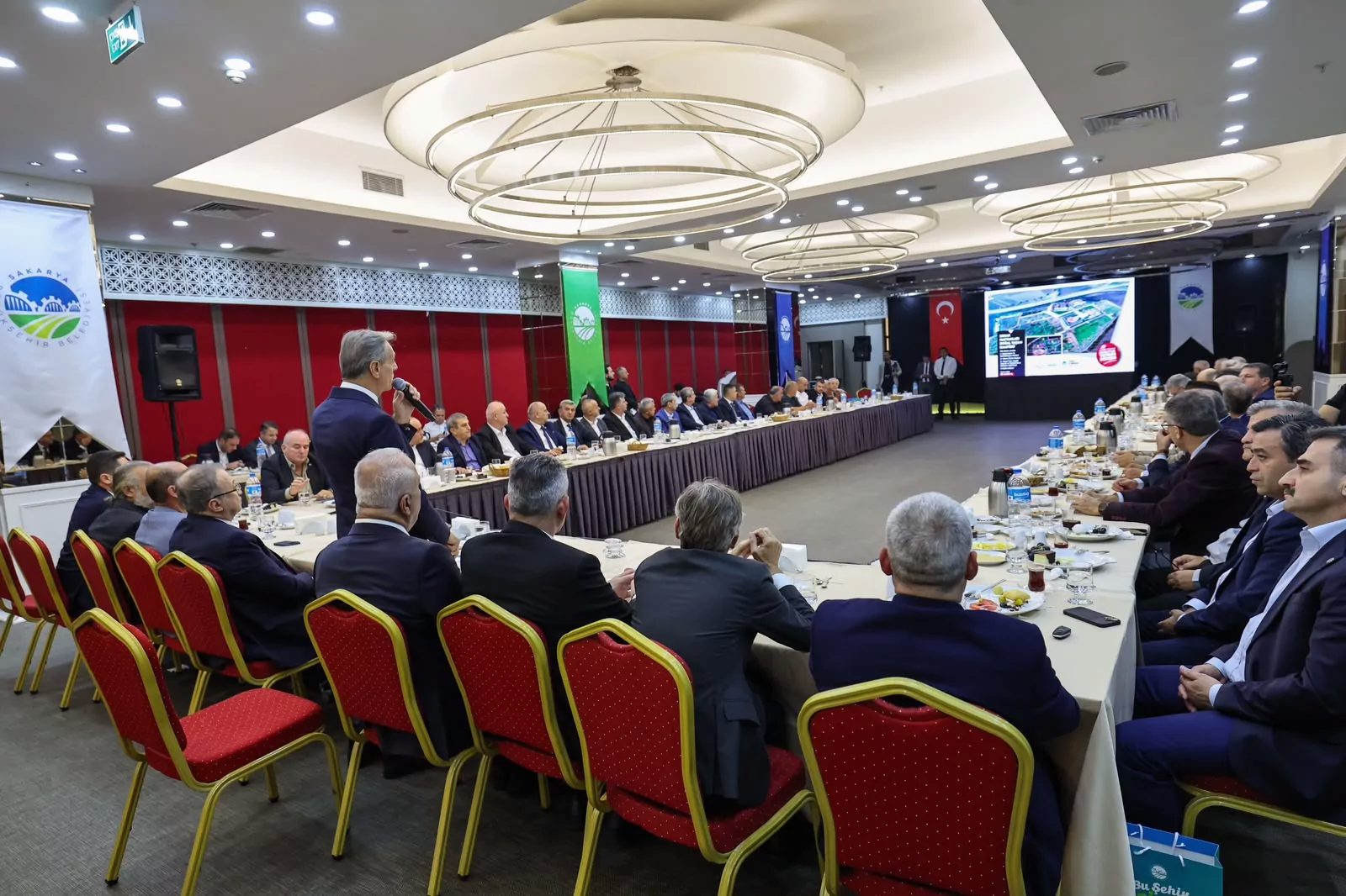 Sakarya Büyükşehir Belediye Başkanı Yusuf Alemdar, Katlı Pazar bölgesinin kentsel