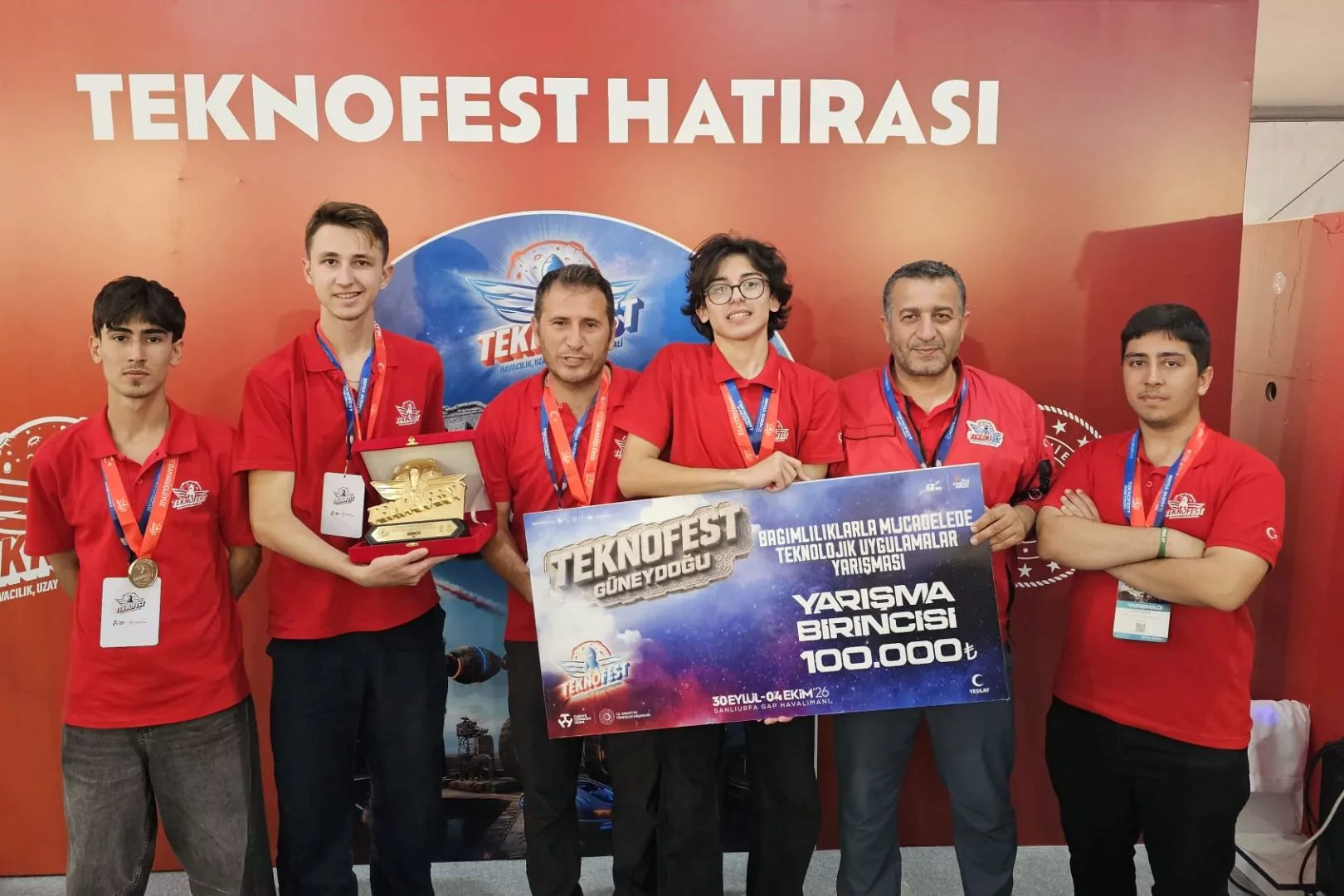 Şanlıurfa’da düzenlenen TEKNOFEST yarışmalarında Figen Sakallıoğlu Anadolu Lisesi MARMAD Takımı,
