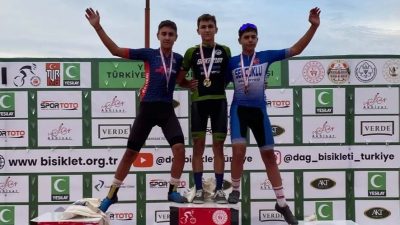 Sakarya Büyükşehir Belediye Spor Kulübü Bisiklet Takımı’nın genç pedalları, 2026