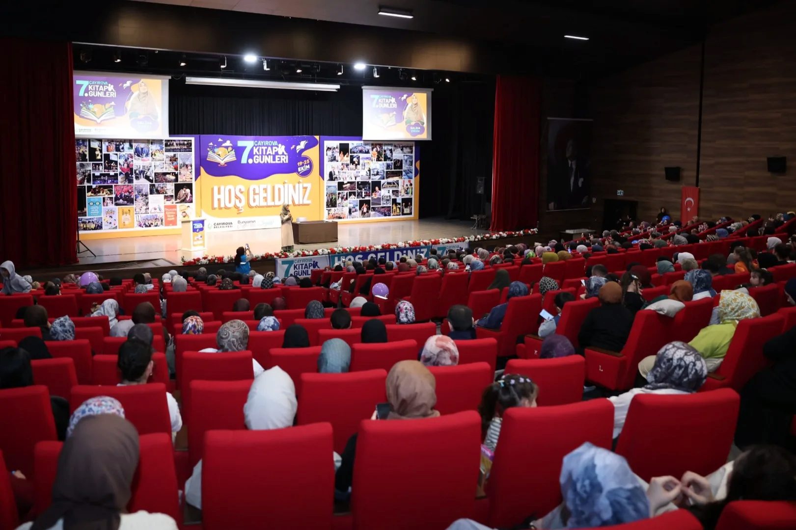 Çayırova 7. Kitap Günleri’nin üçüncü gününde söyleşi konuğu olan Yazar