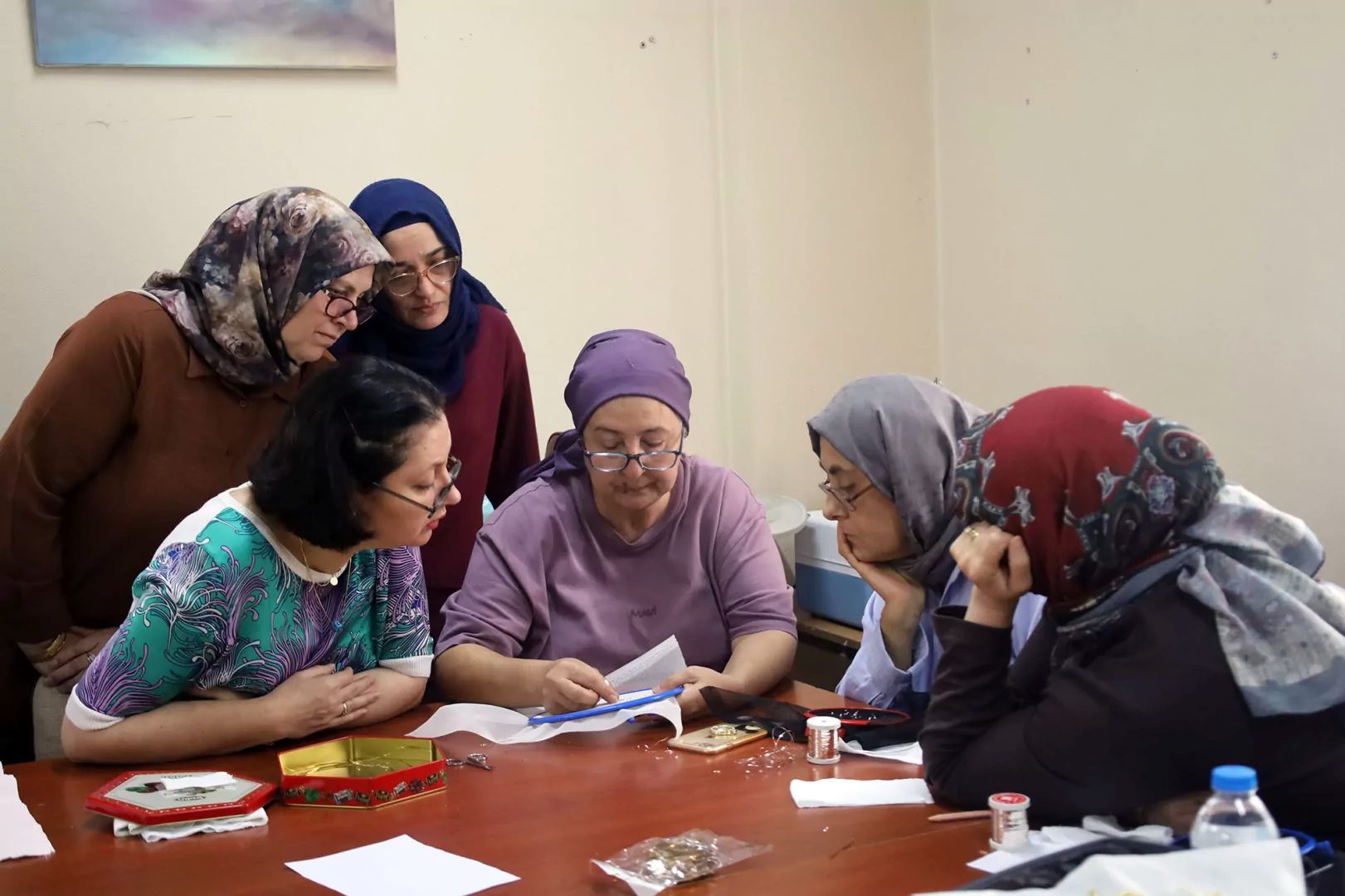Sakarya Büyükşehir Belediyesi’nin SAMEK kursları, yeni beceriler kazanmak isteyen kursiyerleri