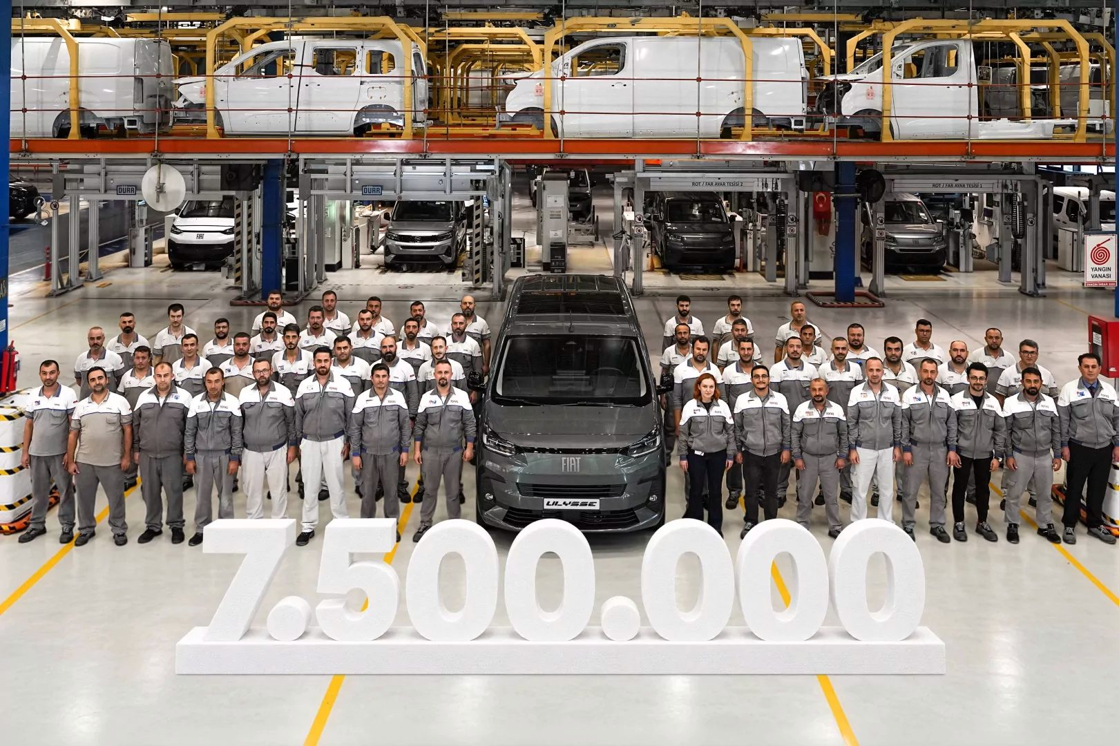 Tofaş, Bursa Fabrikası'nda 7,5 milyonuncu aracı olan Fiat Ulysse'yi üreterek