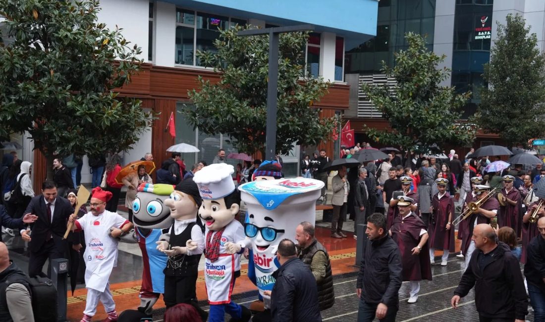 Trabzon Büyükşehir Belediyesi tarafından düzenlenen Trabzon Gastronomi Festivali öncesinde kortej