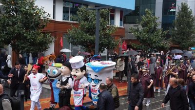 Trabzon Büyükşehir Belediyesi tarafından düzenlenen Trabzon Gastronomi Festivali öncesinde kortej