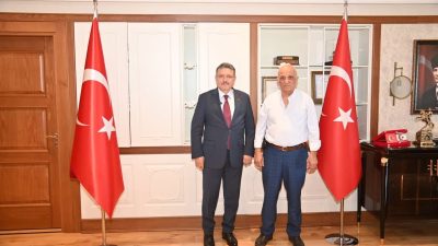 Trabzon Büyükşehir Belediye Başkanı Ahmet Metin Genç, şehit ailelerini ağırlayarak