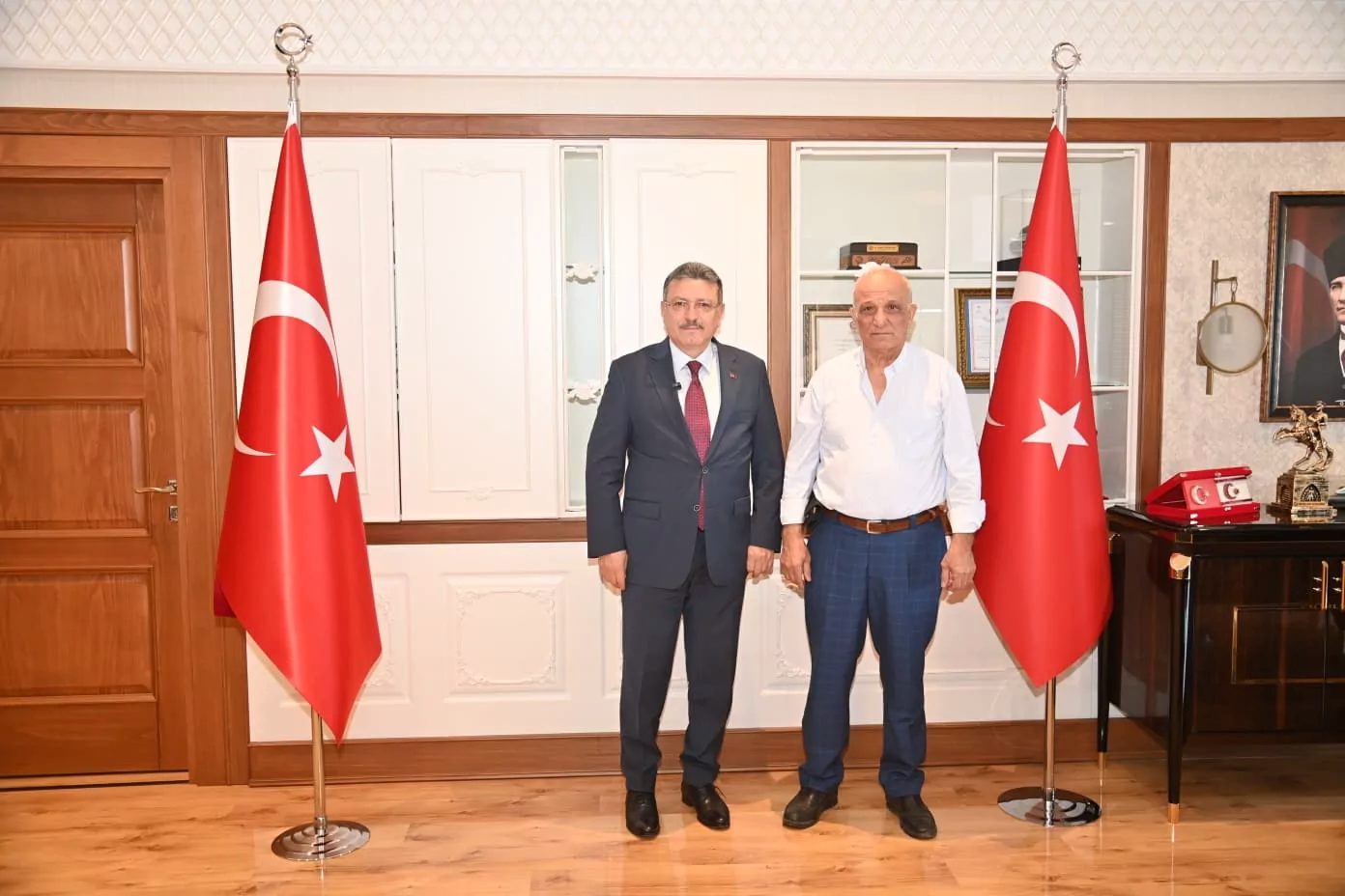 Trabzon Büyükşehir Belediye Başkanı Ahmet Metin Genç, şehit ailelerini ağırlayarak