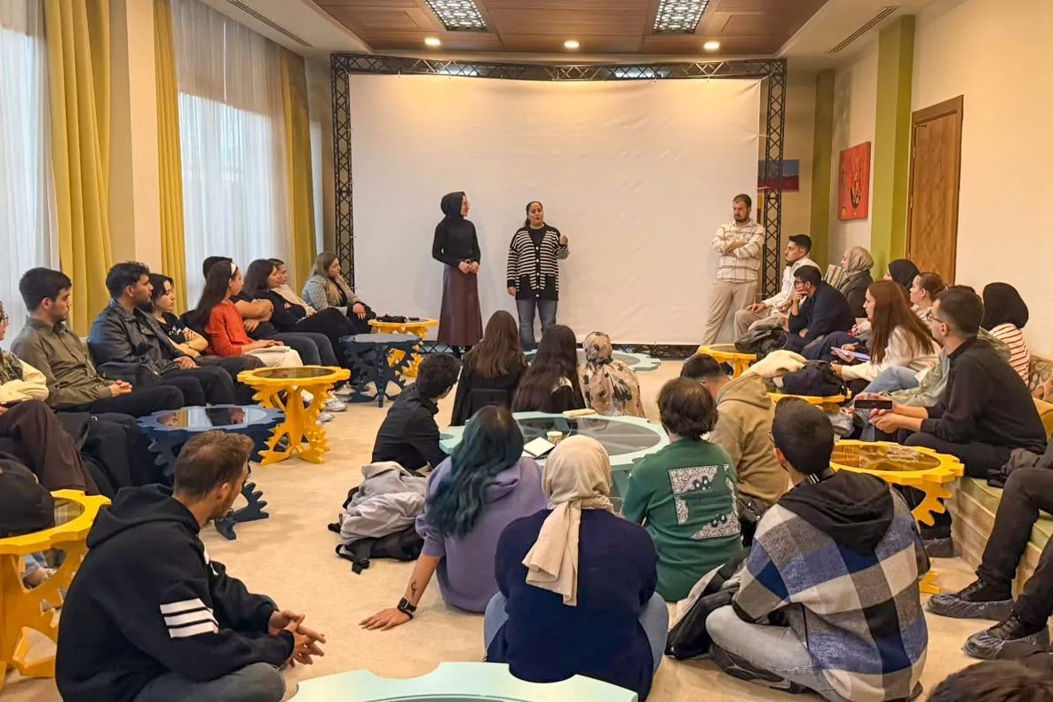 Konya'da Meram Gelişim Akademisi MEGA, gençlerin akademik, sosyal ve kültürel