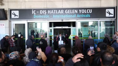 Konya Büyükşehir Belediyesi’nin gönüllere dokunan “Vefa Umresi” projesi kapsamında kutsal