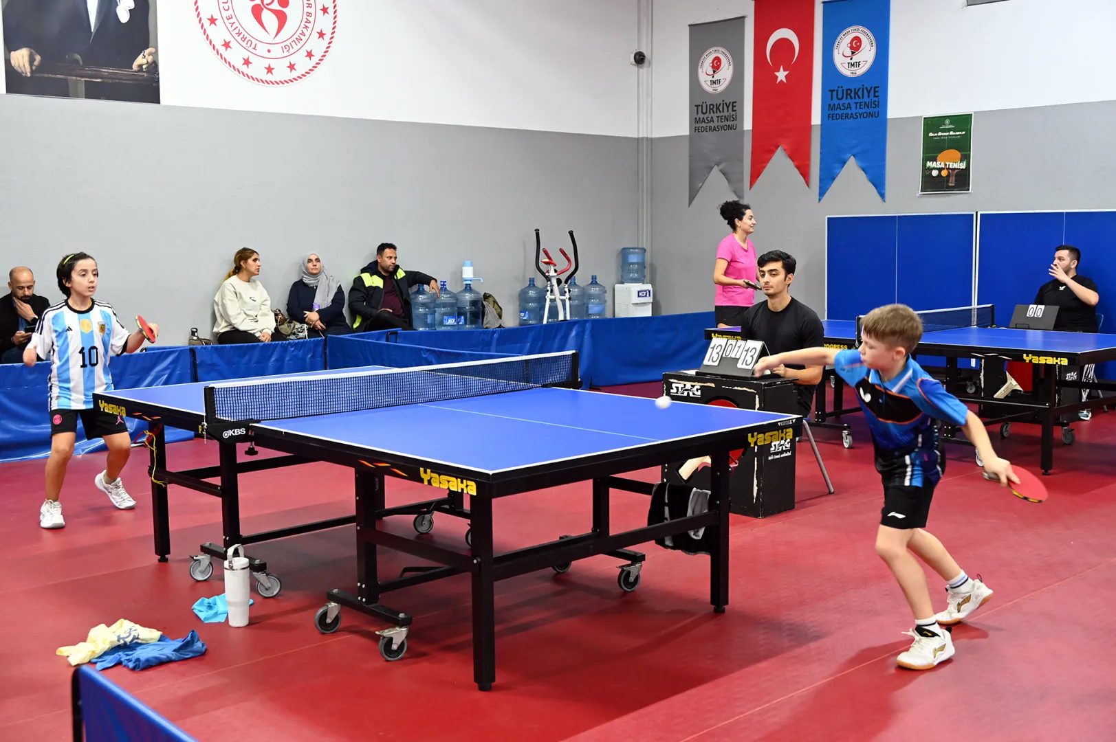Yalova Belediyesi tarafından Cumhuriyet Bayramı etkinlikleri kapsamında düzenlenen masa tenisi