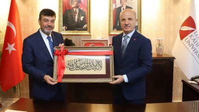 YÖK Başkanı Prof. Dr. Erol Özvar, İzmir Kâtip Çelebi Üniversitesi'ni