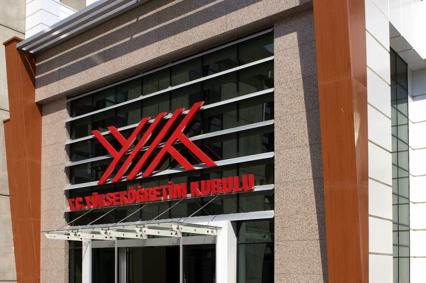 Yükseköğretim Kurulu (YÖK), üniversitelere gönderdiği yazıyla öğrenciler ve personel için