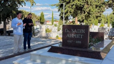 Yunanistan'ın Gümülcine kentinde Dr. Sadık Ahmet’in kabrini ziyaret eden Yeniden